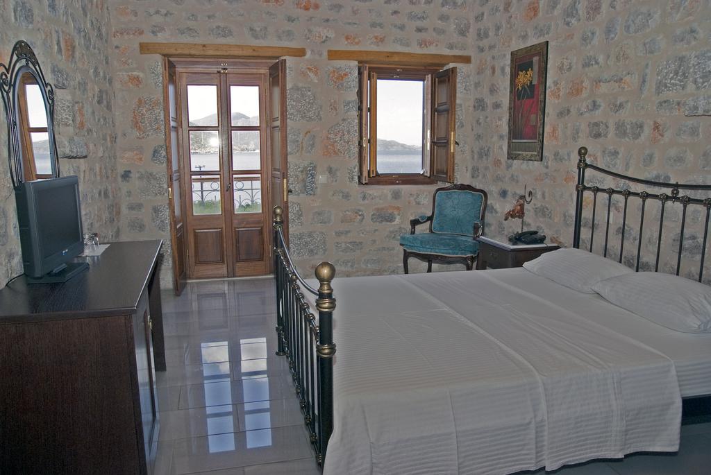 Smyros Resort Poúlithra الغرفة الصورة